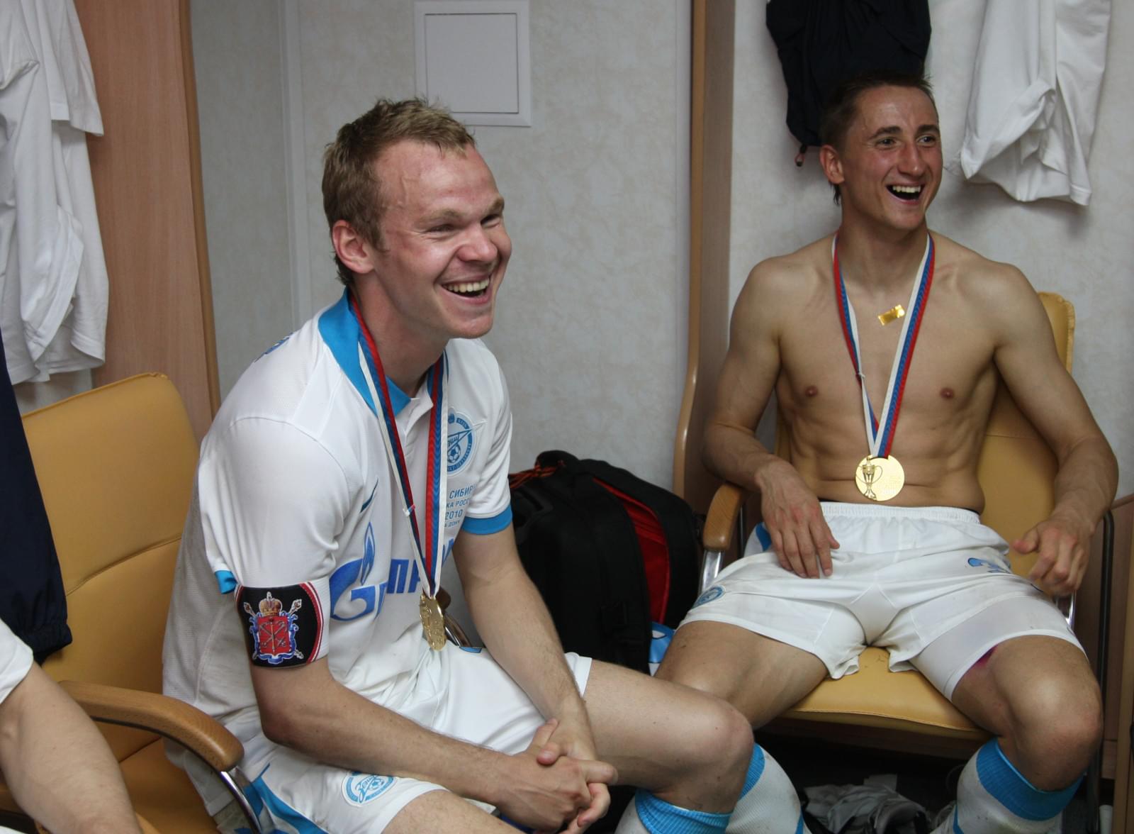 Раздевалка, футболисты 