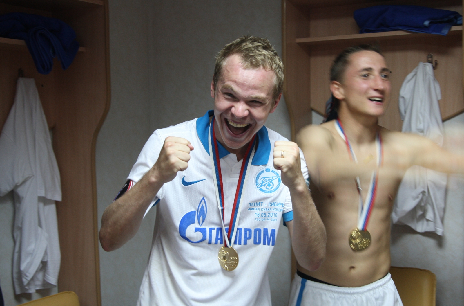 Раздевалка, футболисты 