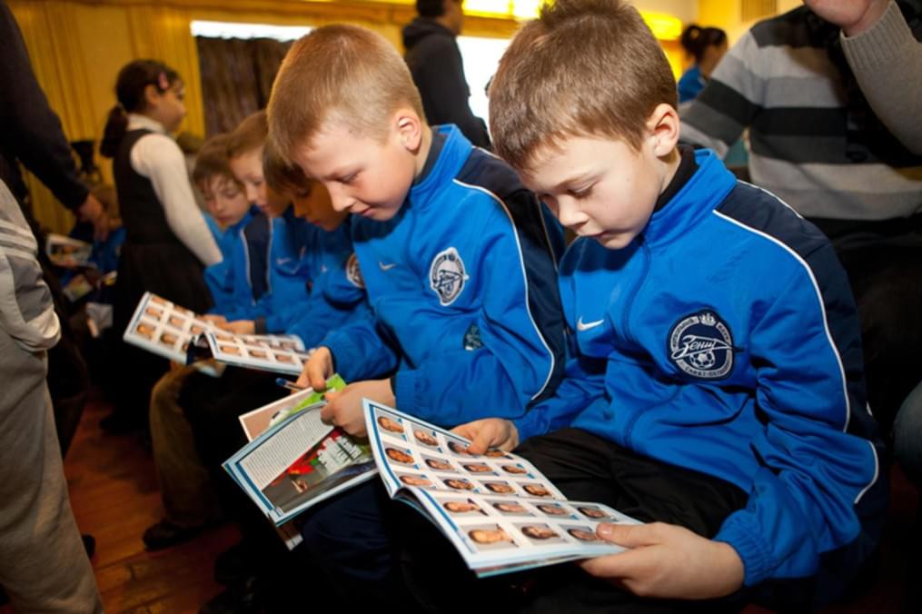 Сергей Семак встретился с детьми в школе деревни Малое Верево