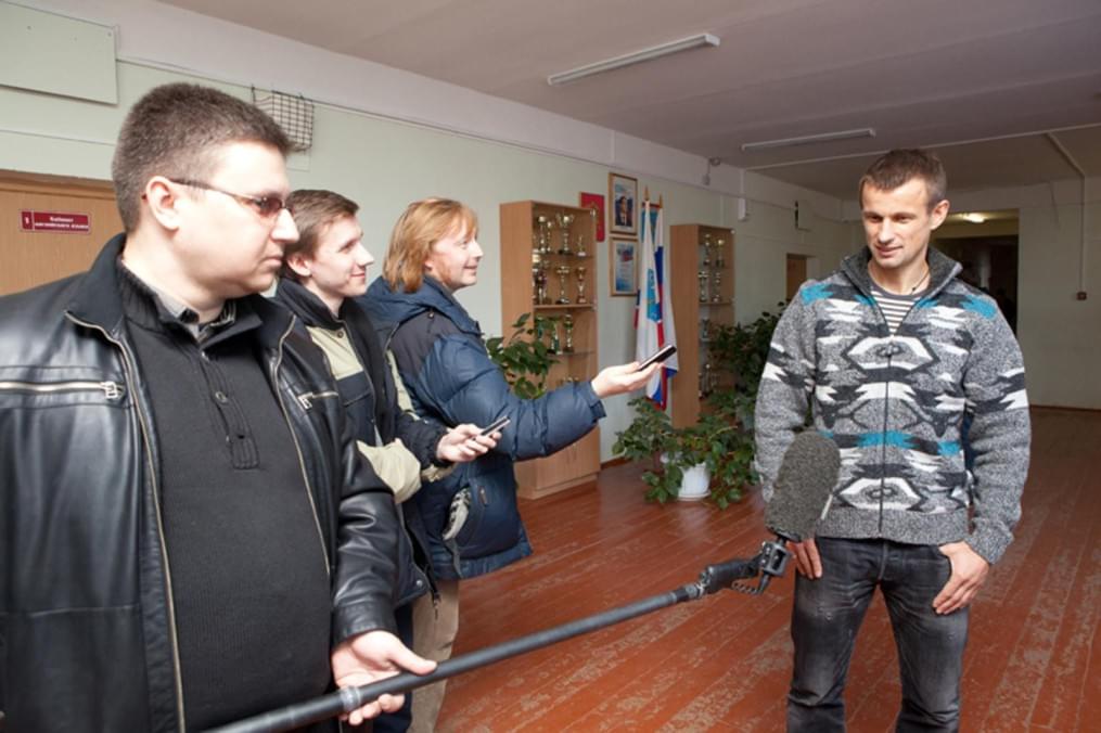 Сергей Семак встретился с детьми в школе деревни Малое Верево