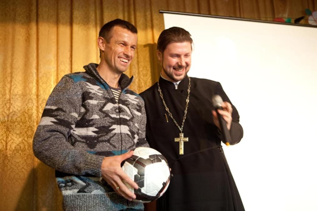 Сергей Семак встретился с детьми в школе деревни Малое Верево