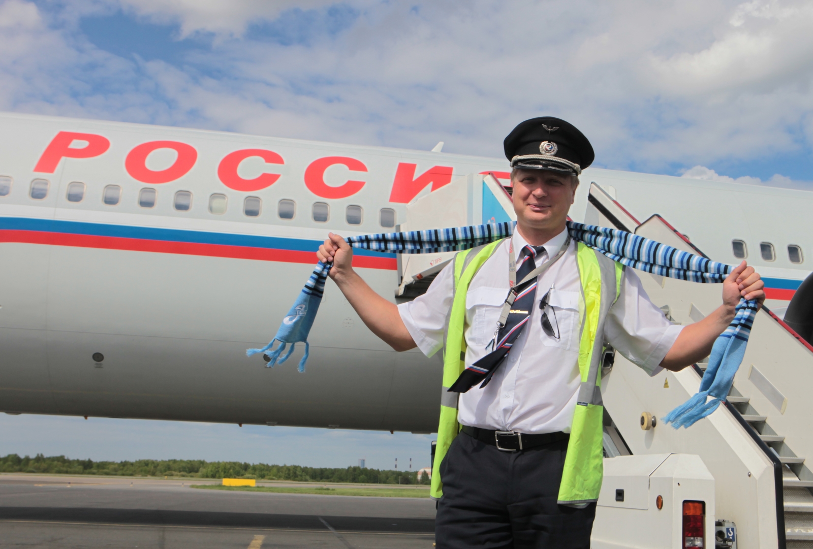 Авиакомпания «Россия» провела экскурсию для  юных болельщиков «Зенита» по аэропорту 