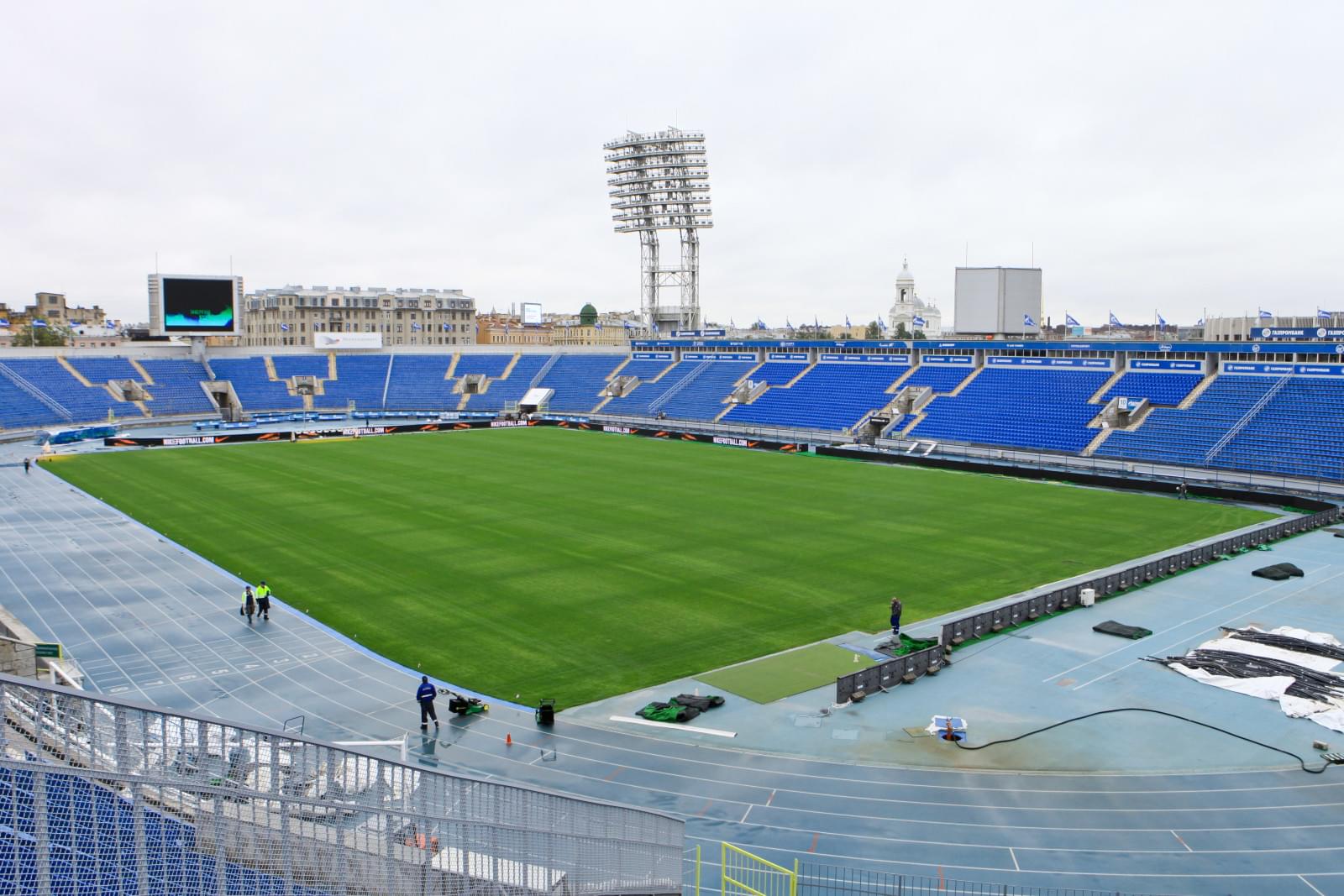 Газон Петровского
