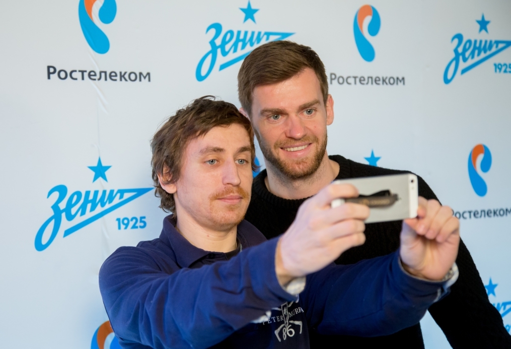 Автограф-сессия защитника «Зенита» Николаса Ломбертса