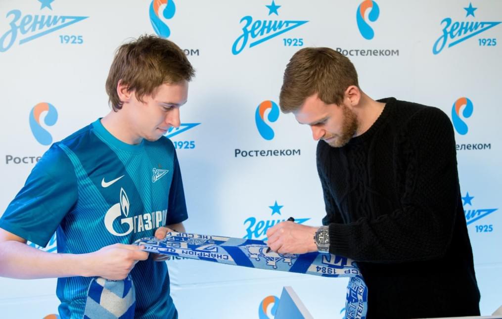 Автограф-сессия защитника «Зенита» Николаса Ломбертса
