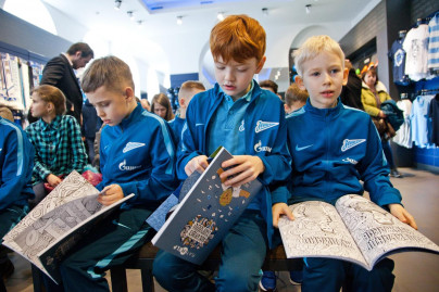 Презентация книжки-расскраски благотворительного фонда зенитовцев Play and Help