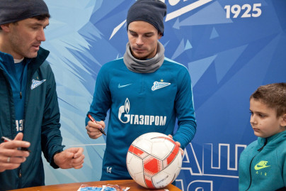 Просмотр тренировки и встреча с игроками ФК «Зенит» победителями конкурса Газпром «Зенит-Спортпрогноз»