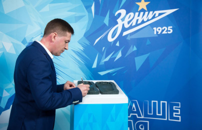 Владимир Кулик вошел в Аллею славы «Зенита»