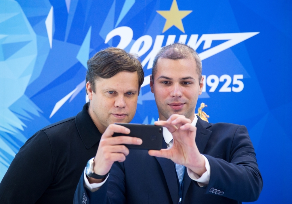 Автограф-сессия Владислава Радимова