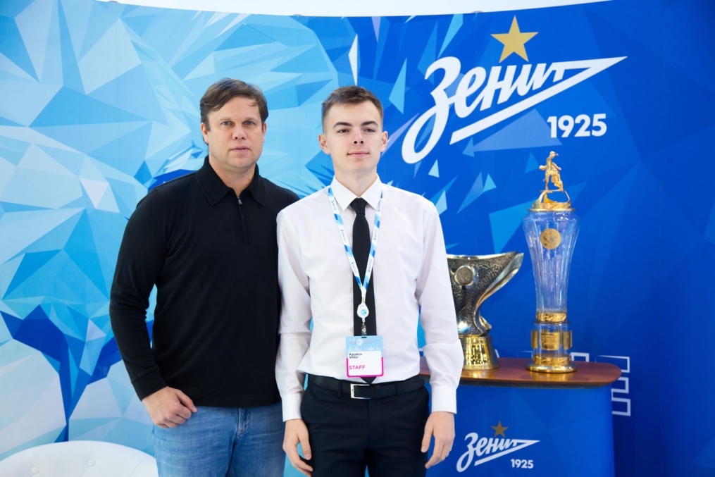 Автограф-сессия Владислава Радимова