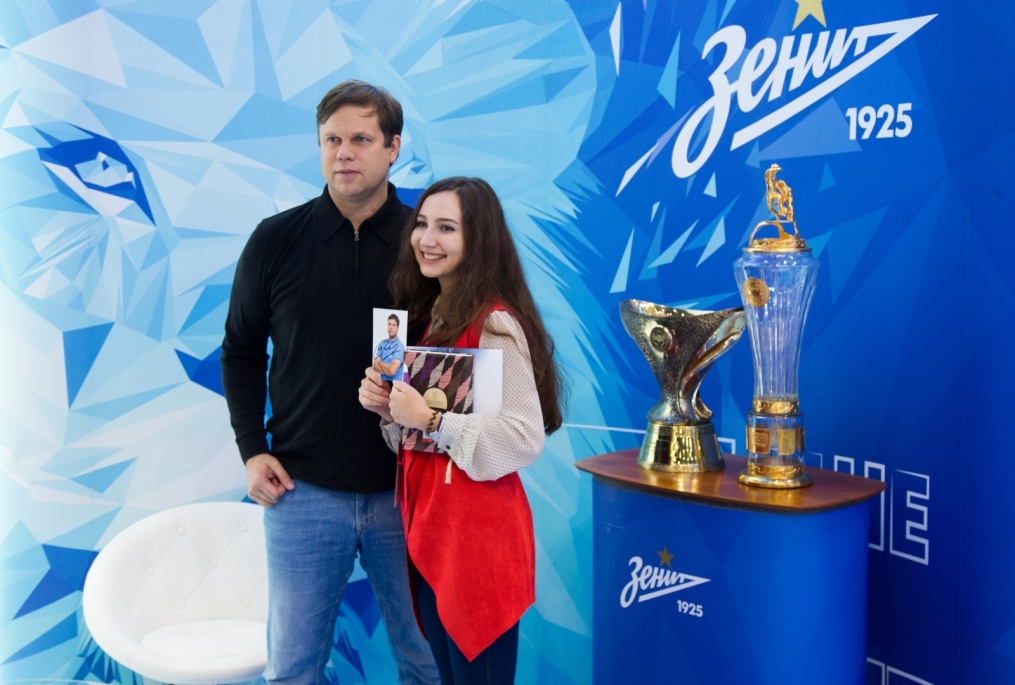 Автограф-сессия Владислава Радимова