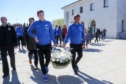 «Зенит» на Пискаревском мемориале
