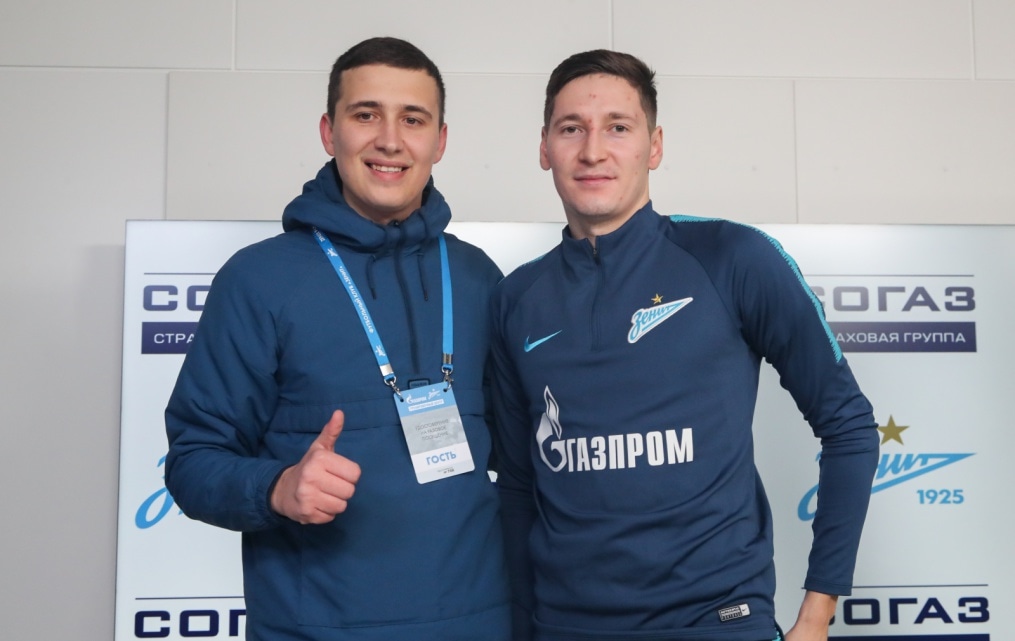 Автограф-сессия Далера Кузяева, полузащитника ФК «Зенит»
