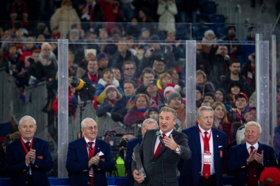 «Газпром Арена» приняла первый хоккейный матч в своей истории