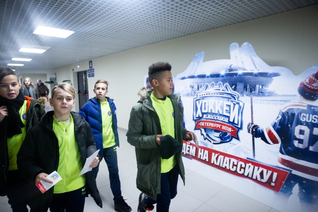 Воспитанники ФК «Аустрия» на матче «Россия» — «Финляндия»
