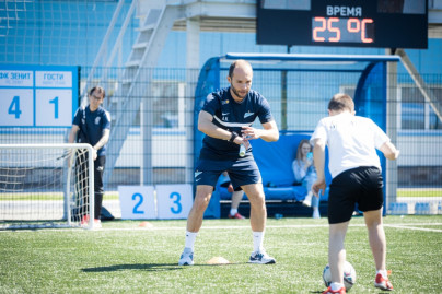 Александр Низелик провел тренировку для футболистов с синдромом Дауна — «47 в игре»