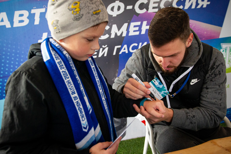 Автограф-сессия Алексея Гасилина