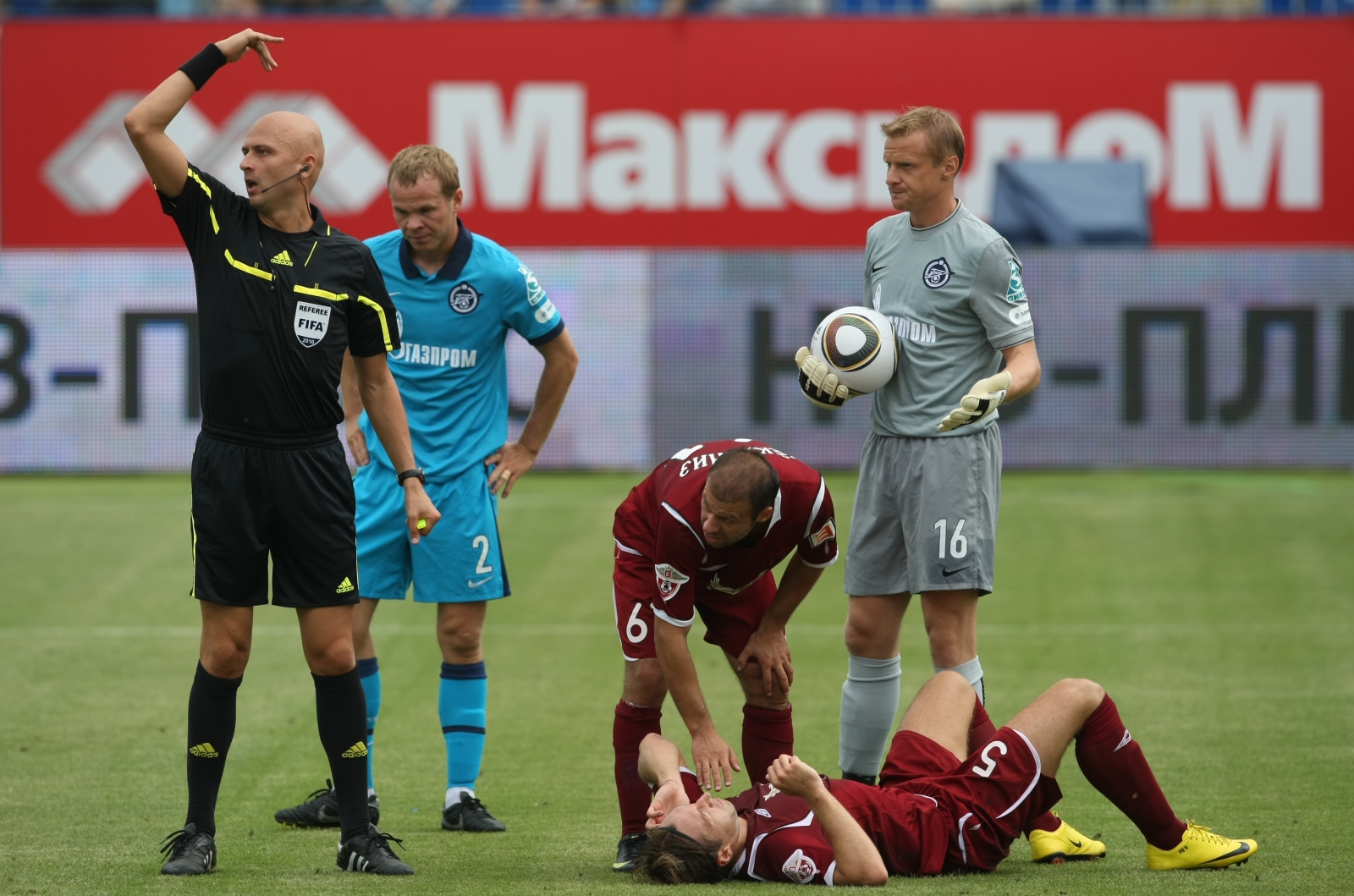 Чемпионат России 2010 года, 15 тур матч Зенит—Рубин
