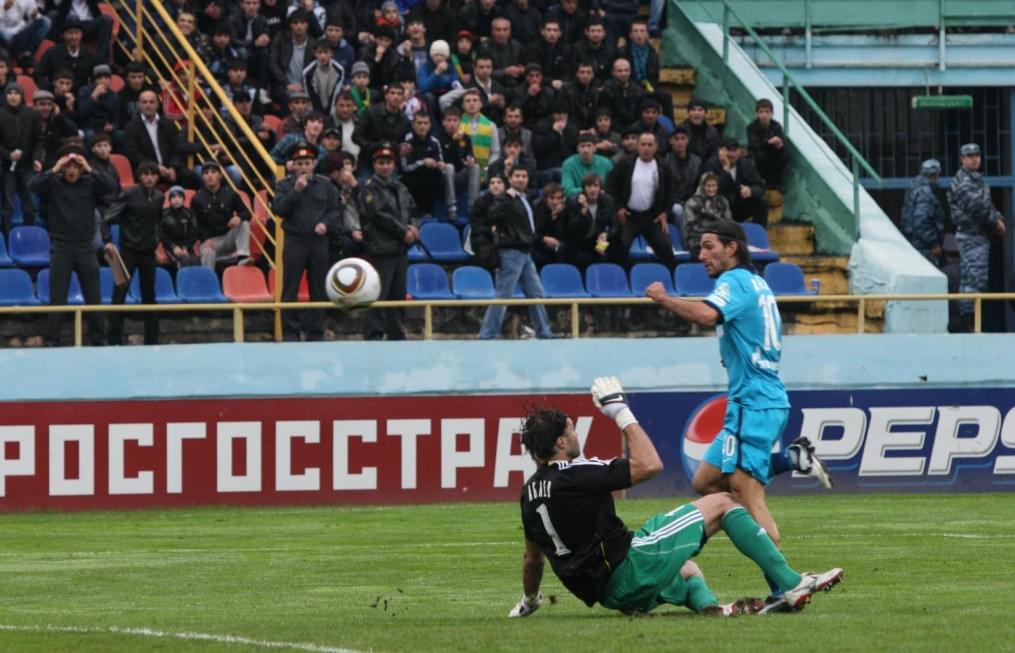 Чемпионат России 2010 года, 25 тур, футбольный матч Анжи—Зенит