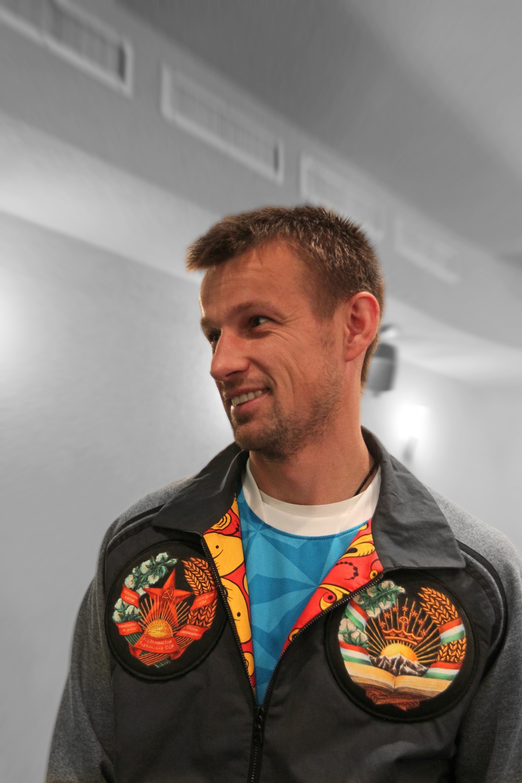 Сергей Семак позирует фотографу  ж