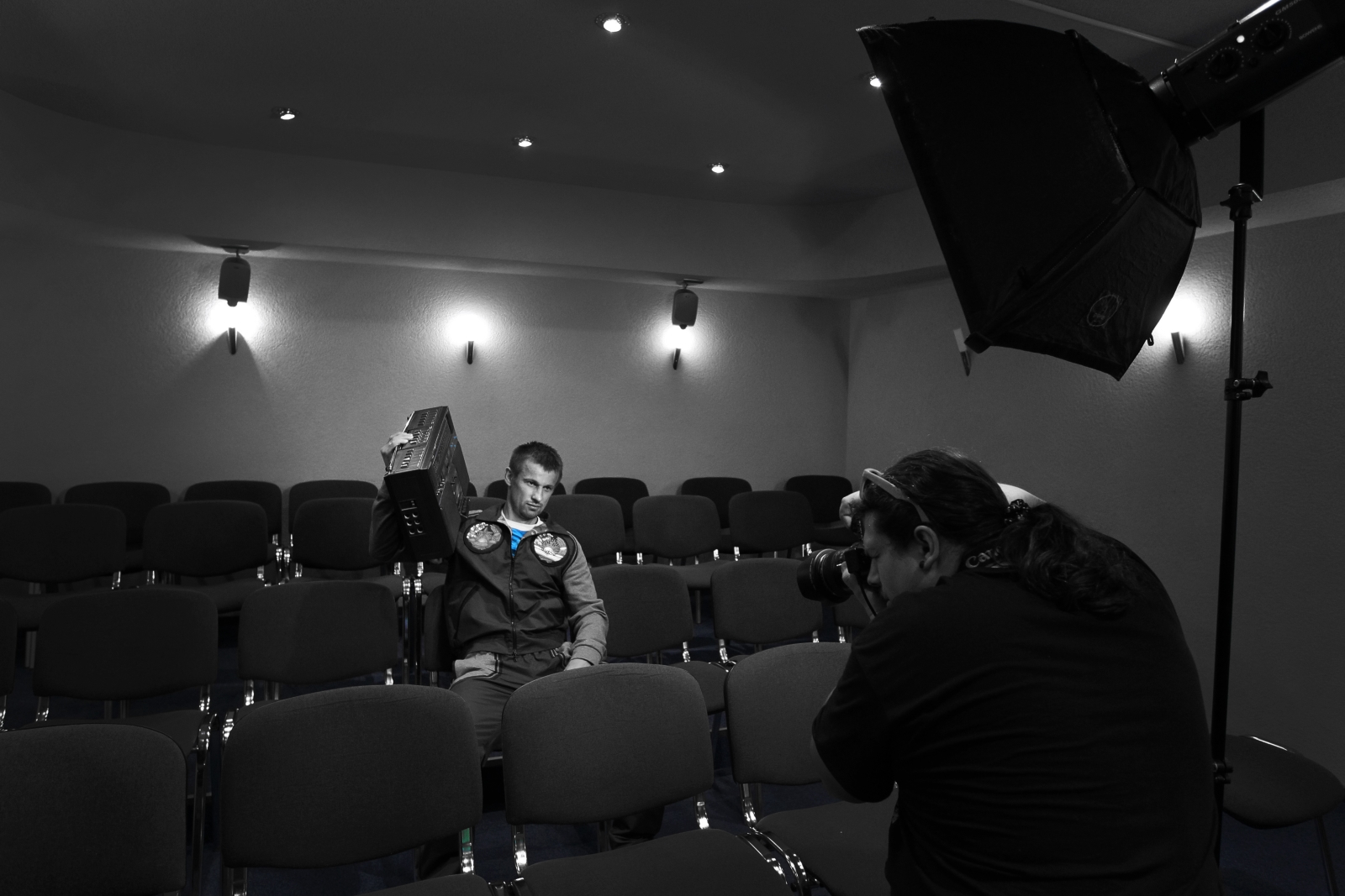 Сергей Семак позирует фотографу  ж