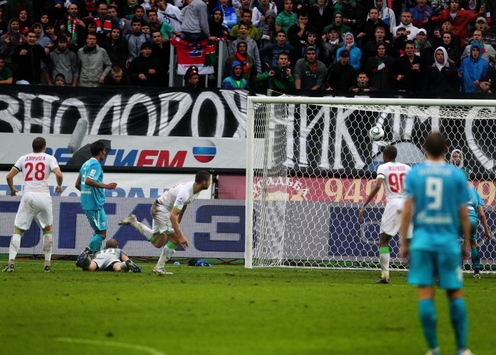Mатч 23-го тура СОГАЗ-Чемпионата России 2011/12 «Локомотив» — «Зенит»