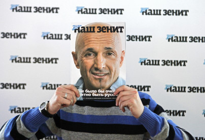 Презентация первого номера клубного журнала «Наш „Зенит“» на стадионе «Петровский» 
