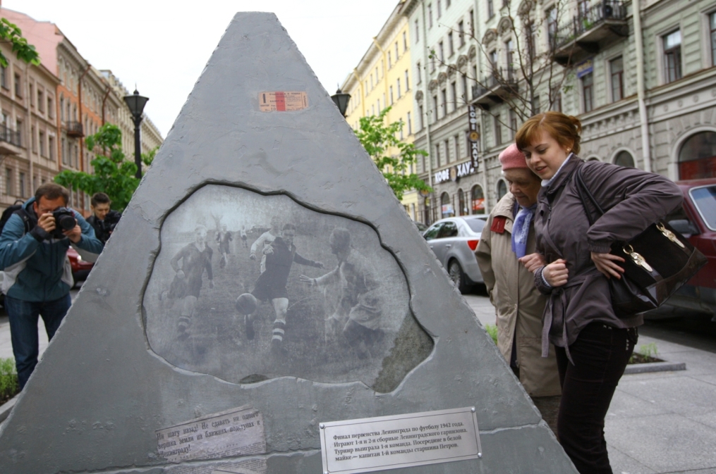ФК «Зенит» открыл выставку, посвященную блокадному матчу 1942 года