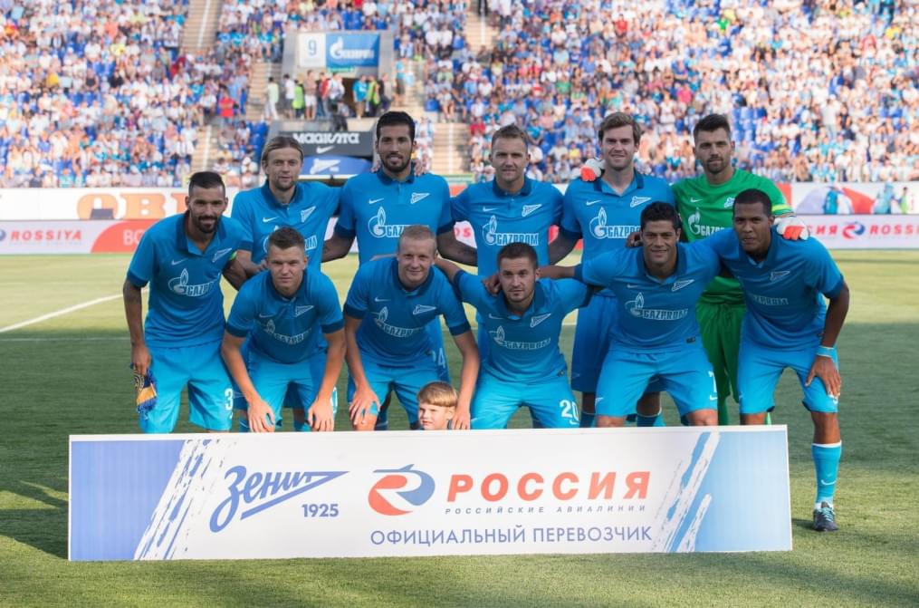 Дети из группы поддержки «Зенит Фан»