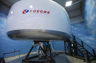 Данни с сыновьями полетал на авиатренажере Dream Aero