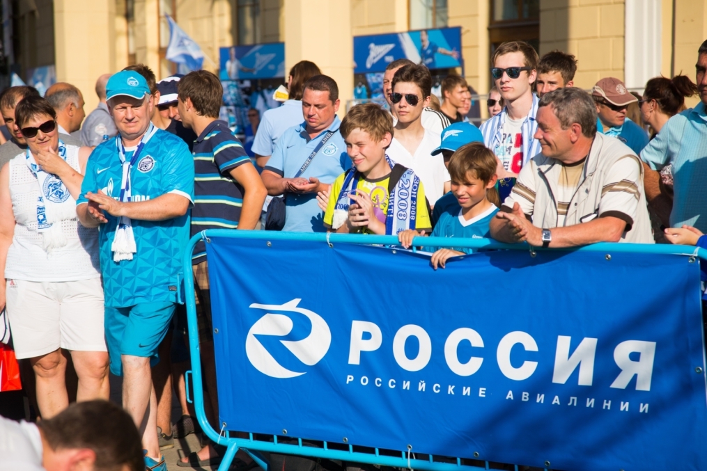 Рекламные акции спонсора матча акомпании «Россия» на матче Лиги чемпионов УЕФА, 2014/15, «Зенит» — АЕЛ