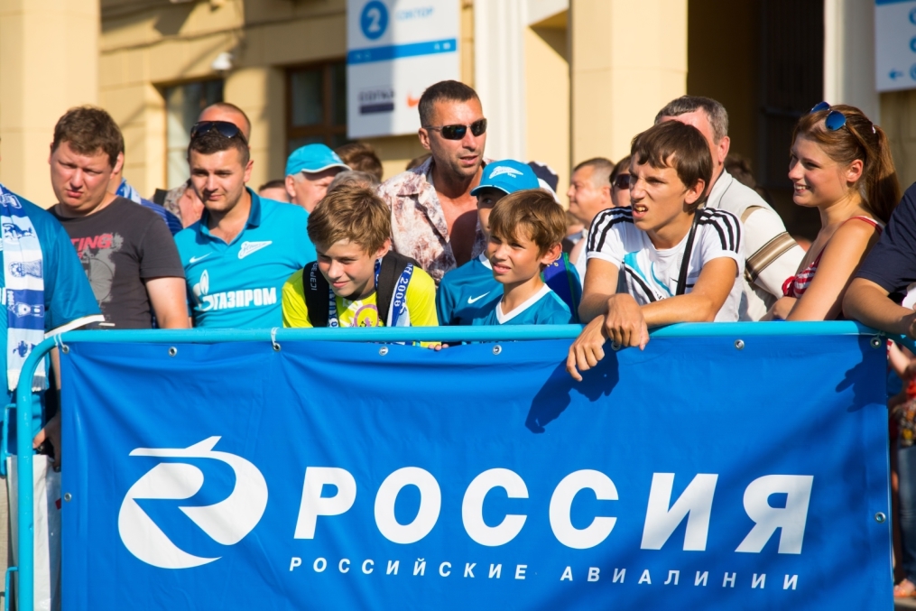 Рекламные акции спонсора матча акомпании «Россия» на матче Лиги чемпионов УЕФА, 2014/15, «Зенит» — АЕЛ