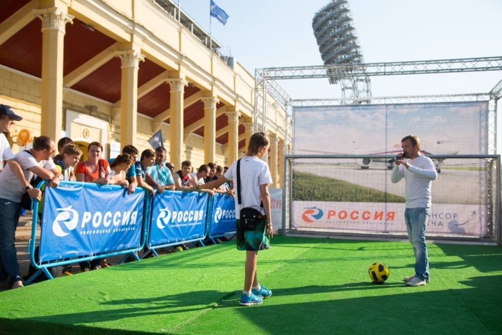 Рекламные акции спонсора матча акомпании «Россия» на матче Лиги чемпионов УЕФА, 2014/15, «Зенит» — АЕЛ