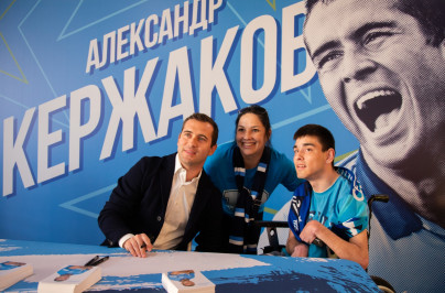 «Стендап-Променад»: автограф-сессия легенд «Зенита»