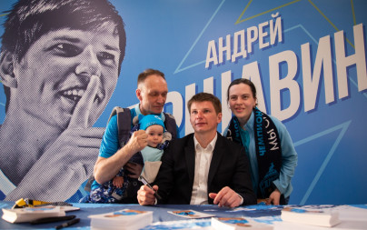 «Стендап-Променад»: автограф-сессия легенд «Зенита»