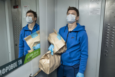 Андрей Аршавин работает курьером бесплатной доставки продуктов «Зенита» и Яндекс.Лавки
