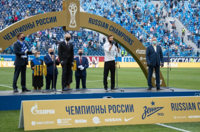 Церемония награждения команды «Зенит» золотыми медалями и кубком чемпиона России