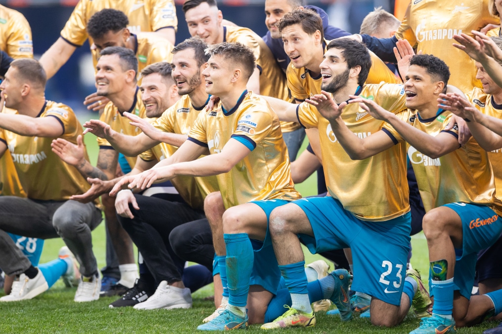 «Зенит» празднует чемпионство после матча «Зенит» — «Химки»