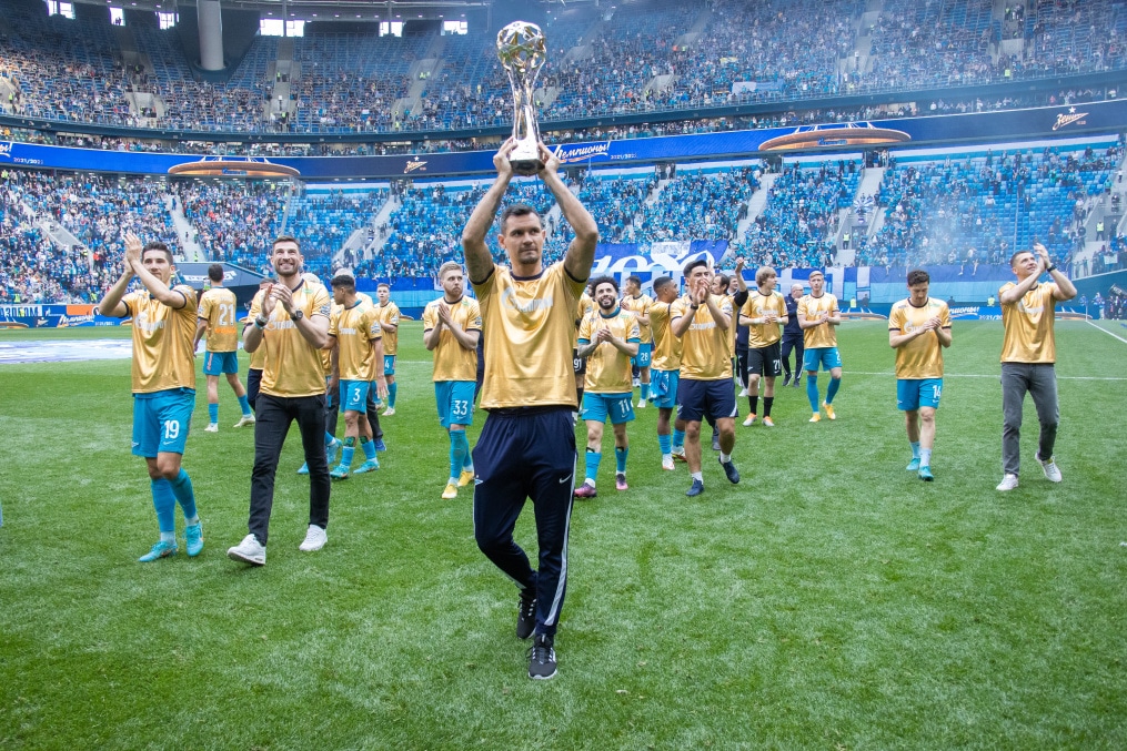 «Зенит» празднует чемпионство после матча «Зенит» — «Химки»
