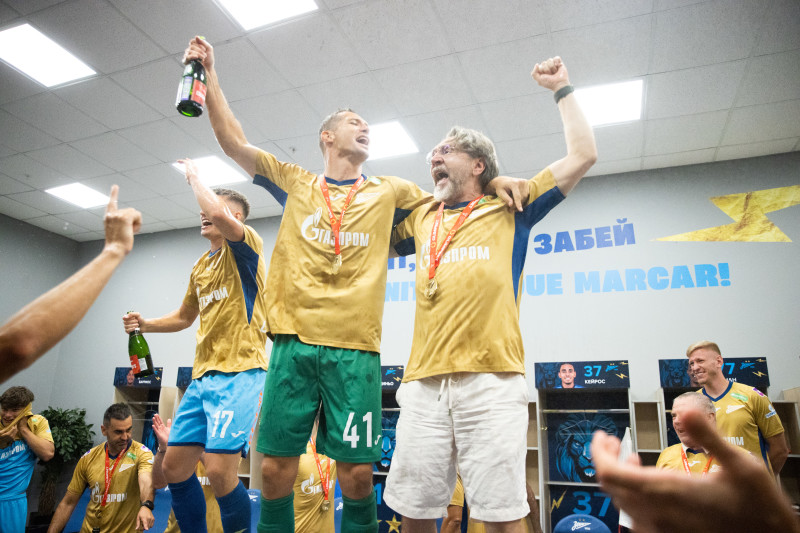 «Зенит» празднует победу в раздевалке после матча OLIMPBET Суперкубок России, «Зенит» — ЦСКА