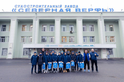 Команда «Газпром»-Академии 2012 г.р. на заводе «Северная верфь»