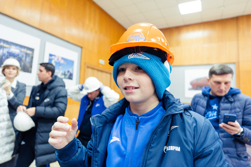 Команда «Газпром»-Академии 2012 г.р. на заводе «Северная верфь»