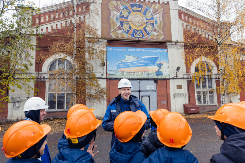 Команда «Газпром»-Академии 2012 г.р. на заводе «Северная верфь»