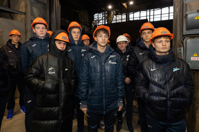 Команда «Газпром»-Академии 2007 г.р. на заводе «Северная верфь»