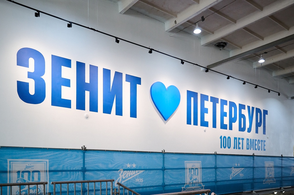 Дмитрий Бивол на выставке «Зенит. Петербург. 100 лет вместе» в Севкабель Порту