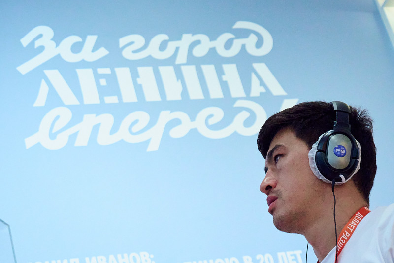 Дмитрий Бивол на выставке «Зенит. Петербург. 100 лет вместе» в Севкабель Порту