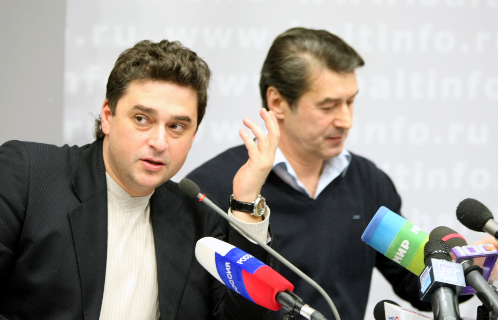 Директор турнира «Кубок Содружества» Дмитрий Шнейдер и Тренер футбольного клуба «Зенит»  Анатолий Давыдов