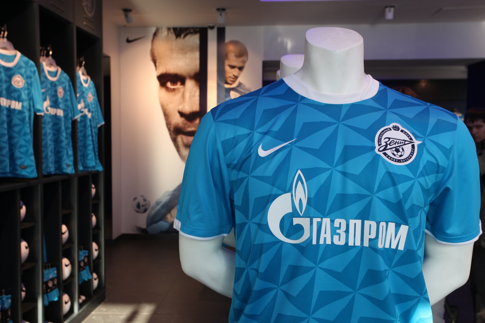 NIKE FOOTBALL Представляет форму «ЗЕНИТА» 2011—2012