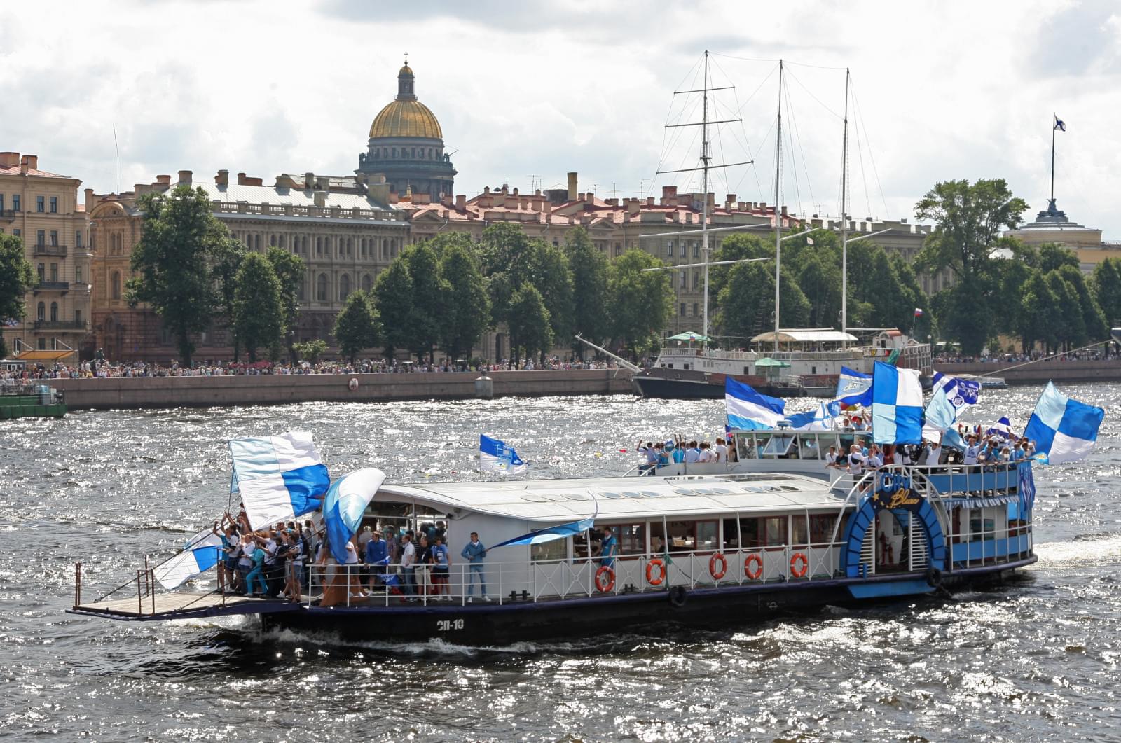 Морской парад болельщиков «Зенита» 