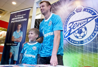 Автограф-сессия игроков ФК «Зенит» в магазине М.Видео 